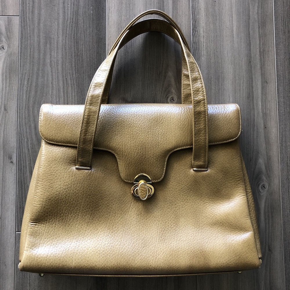 ⭐️ Authentic vintage 1960s leather handbag